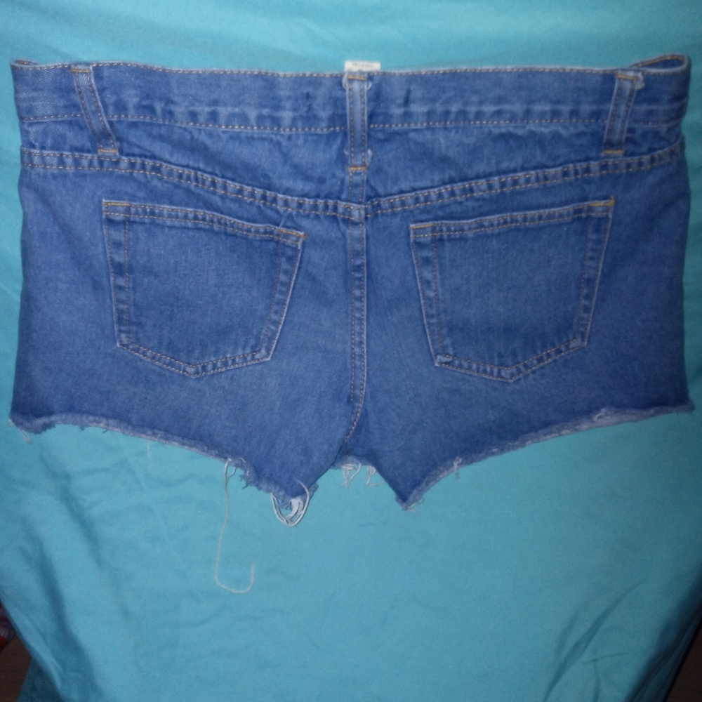 Shorts - Picture 3 of 3
